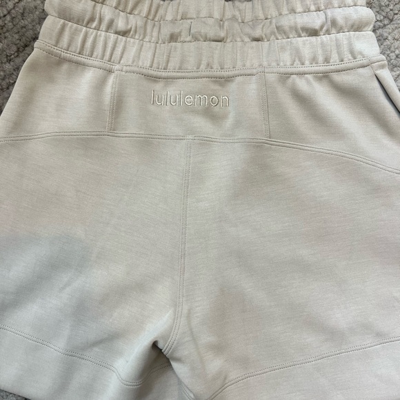 Lululemon Soft Ambitions shorts - Picture 2 of 2